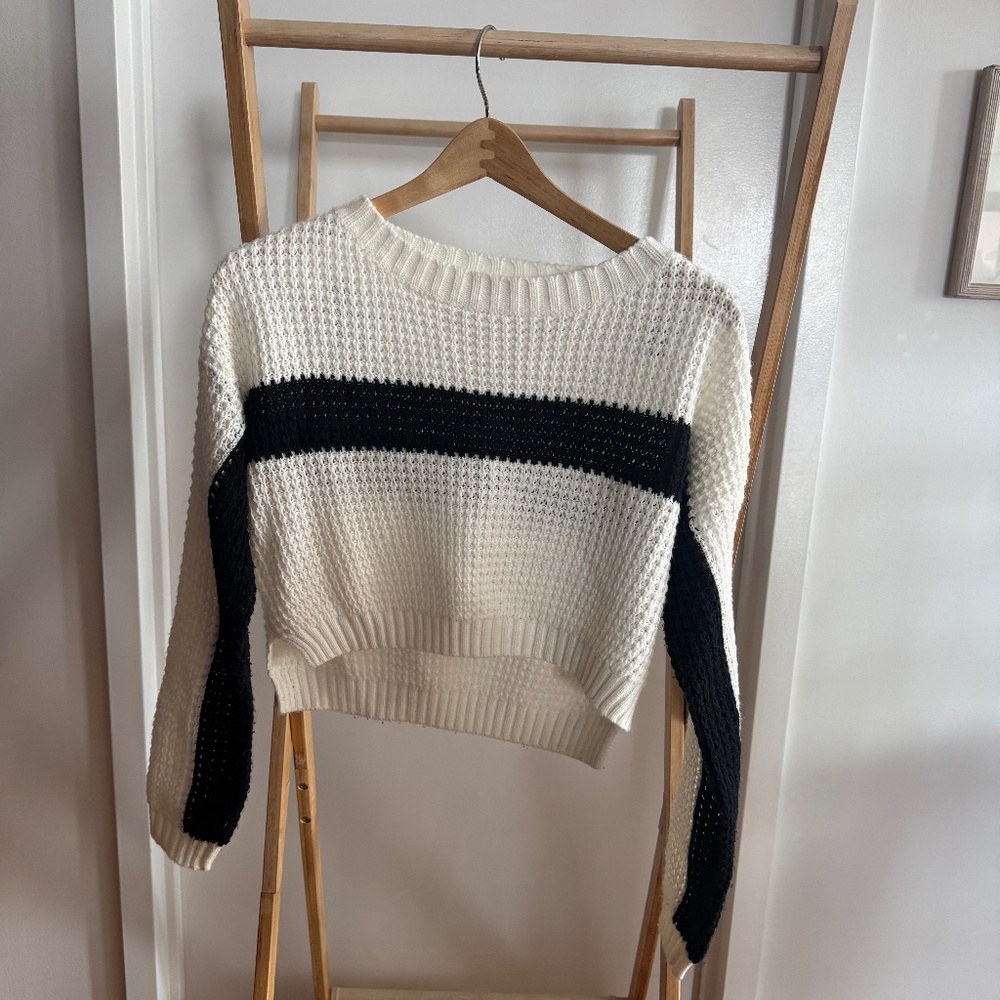 Charlotte Russo White knitted sweater with Black Strip